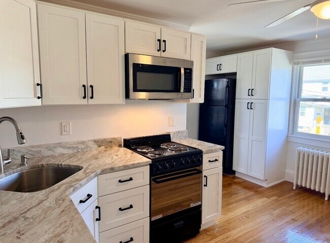 Building Photo - 38 Byron St