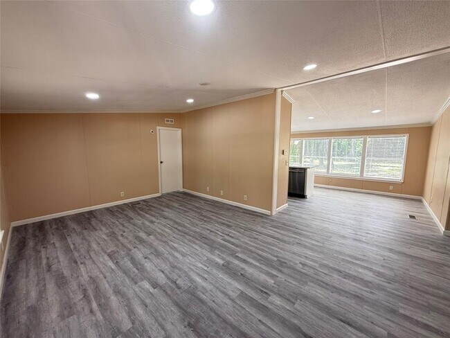 Building Photo - 16767 Oak Knoll Dr
