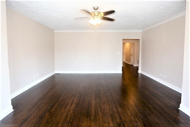 Building Photo - 4445 N Rockwell St