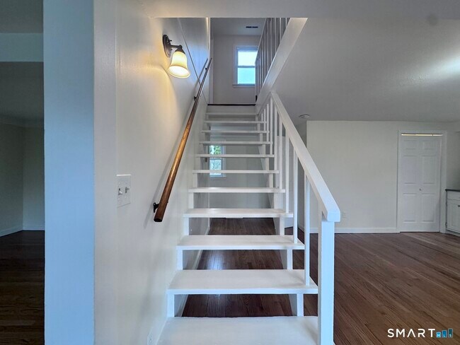 Building Photo - 85 Ivy St