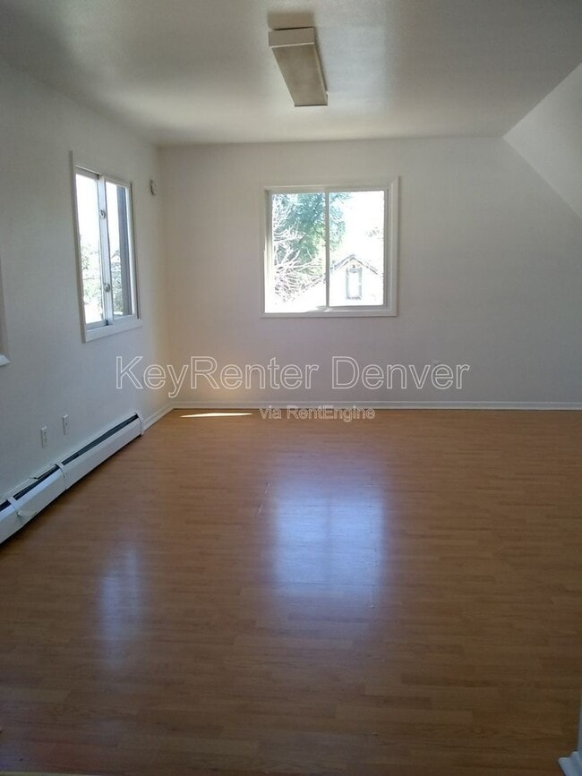 Building Photo - 1118 6th St