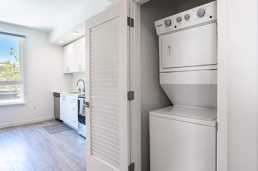 Building Photo - ONYX Midtown Apartments