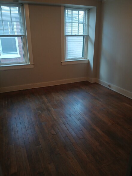 Building Photo - 153 Holbrook Ave