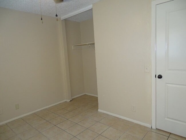 Building Photo - 9122 Ocean Gate St