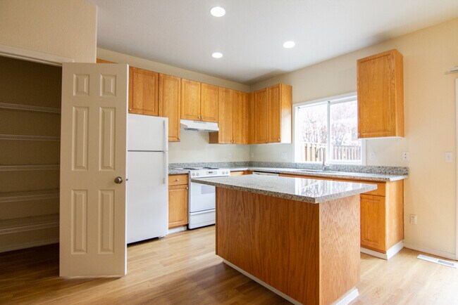 Building Photo - 18632 SW Bryant St