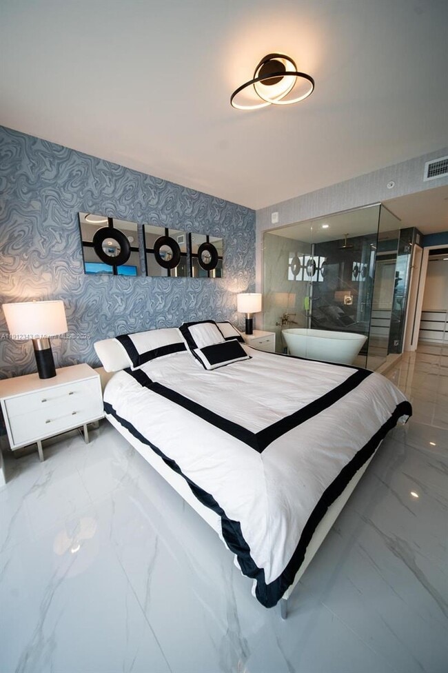 Building Photo - 700 NE 24th St