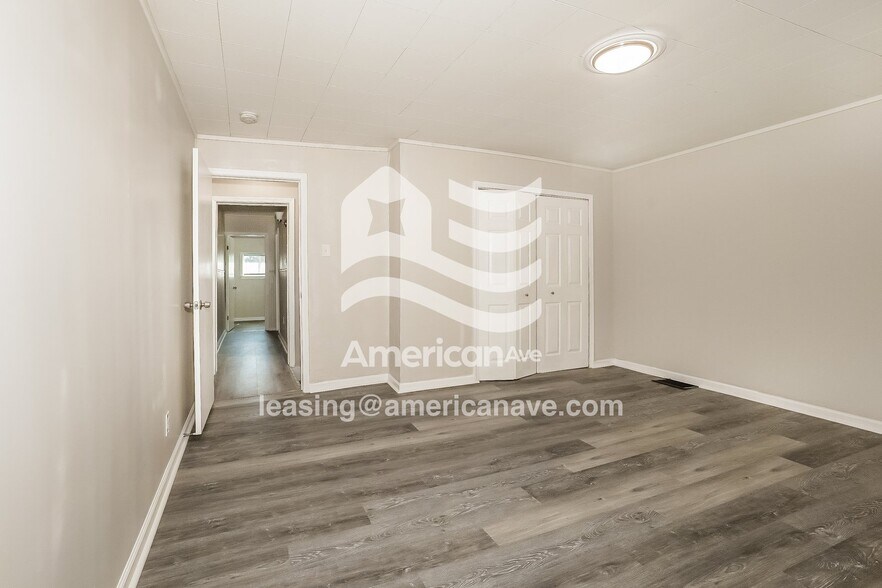 Building Photo - 467 7th St