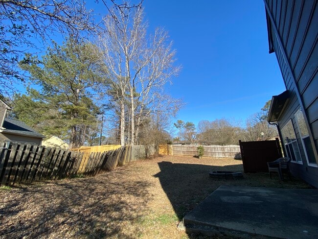 Building Photo - 2200 Parkside Dr