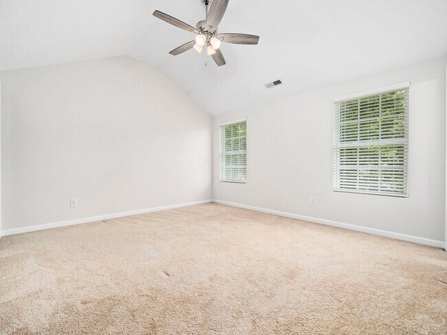 Building Photo - Spacious and Move-In Ready Home! - Fenced ...