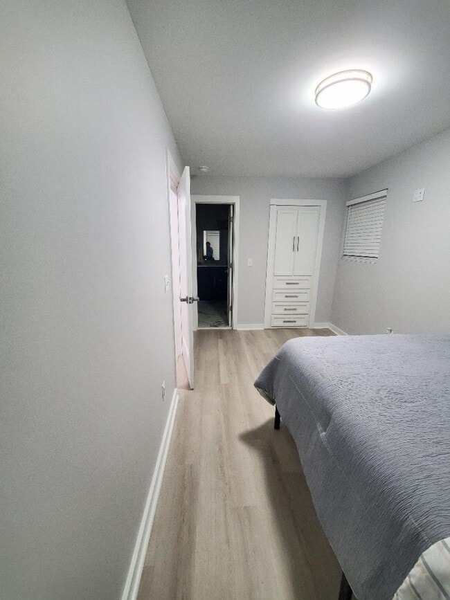 Building Photo - 294 Quick St