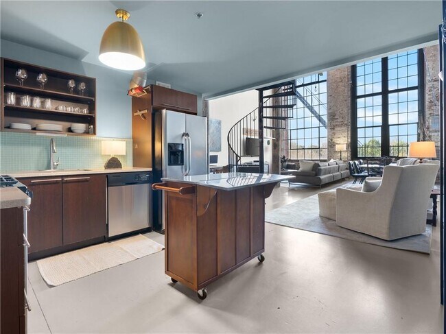 Building Photo - 170 Boulevard NE