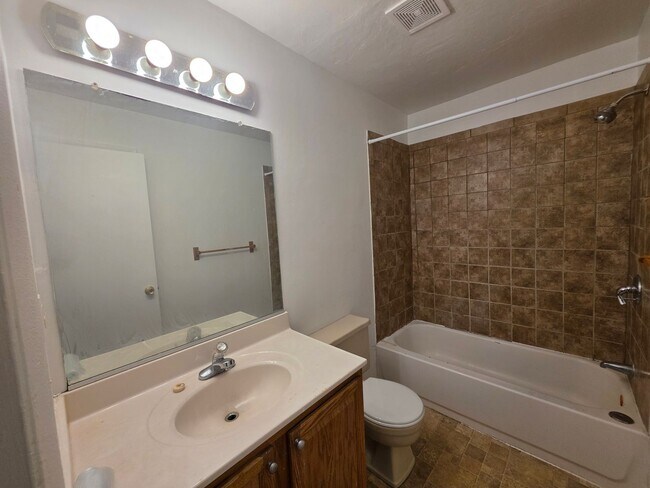 Building Photo - LYO3240#-MW