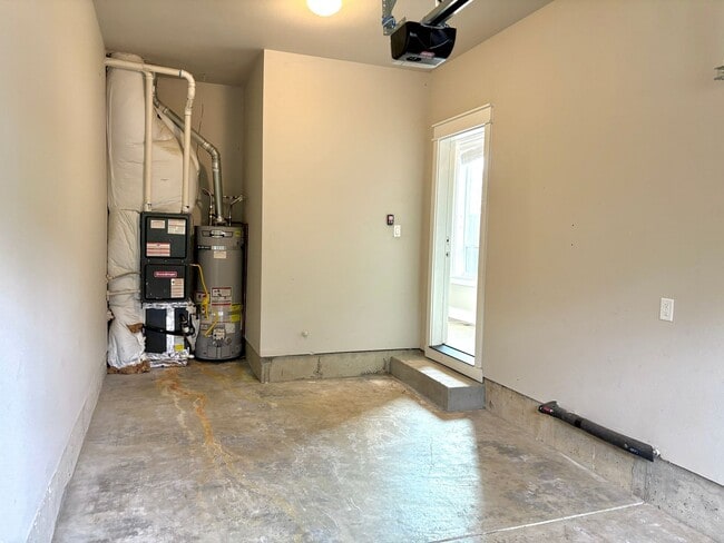 Building Photo - St. Johns Modern Build with Fenced Backyar...