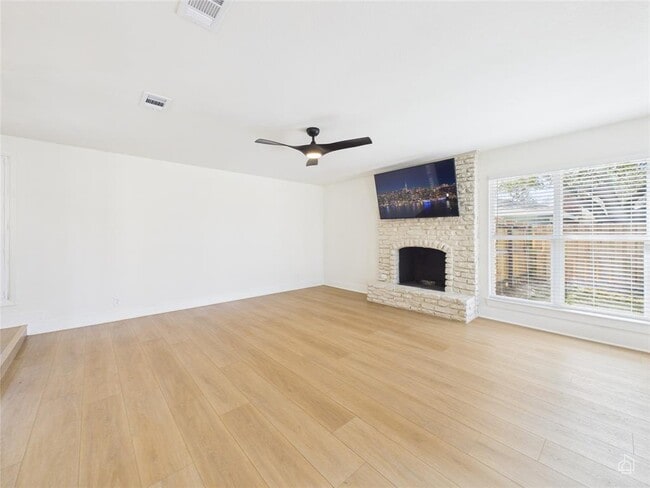 Building Photo - 9400 Longvale Dr