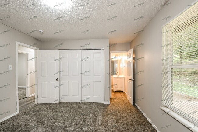 Building Photo - 6502 Pauline Ct