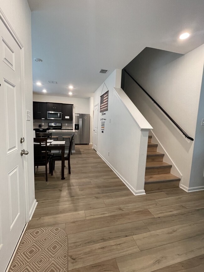 Building Photo - 10829 Emerick St