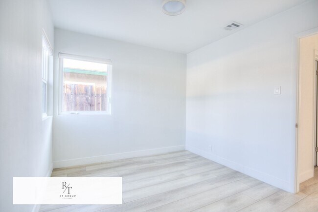 Building Photo - FULLY REMODELED – Front House for Rent (Ba...