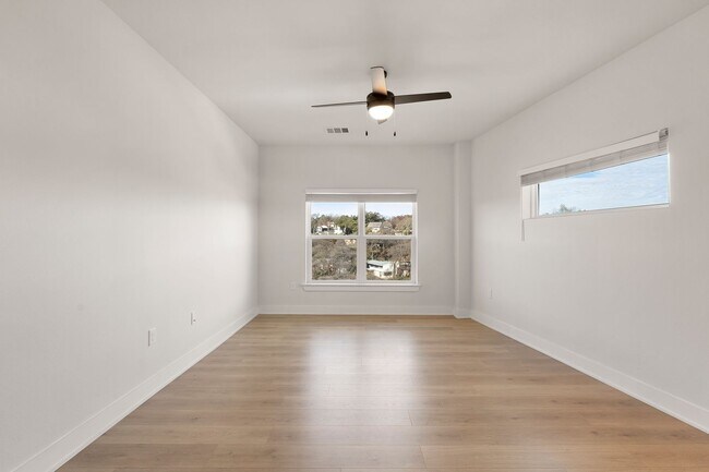 Building Photo - 2500 Longview St