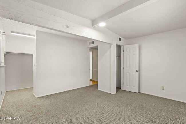 Building Photo - 5440 Viceroy Dr