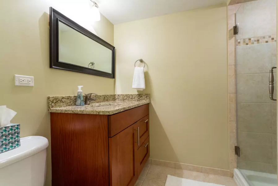 Bathroom 4 - 1814 N Sheffield Ave