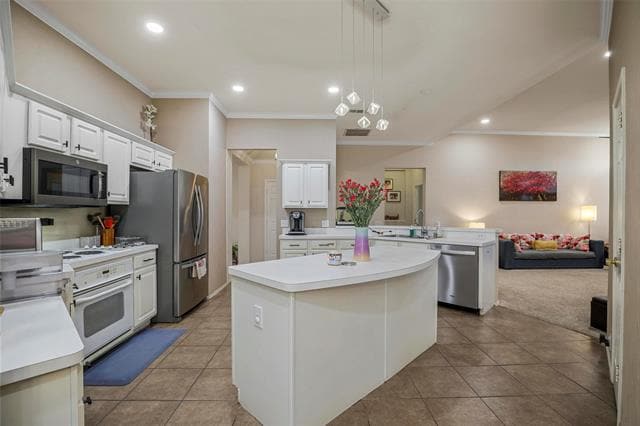 Building Photo - 7812 Roaring Ridge Dr