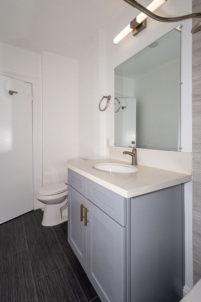 Building Photo - Bright and airy 2-bedroom 2-bath in Mid- City