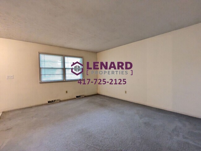 Building Photo - Spacious 3 Bedroom Home!