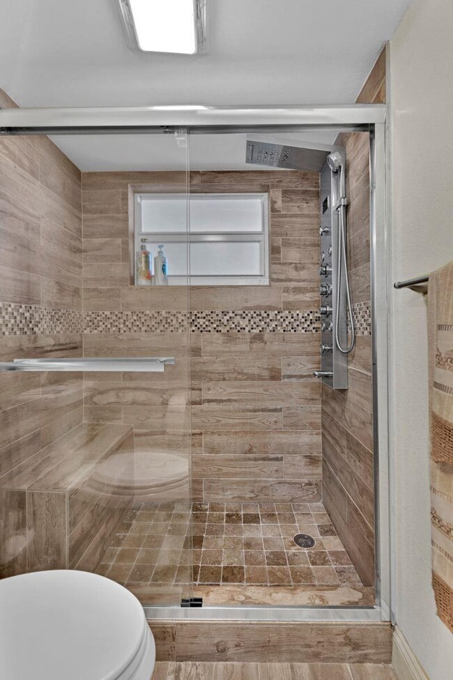 Building Photo - 6850 Royal Palm Blvd