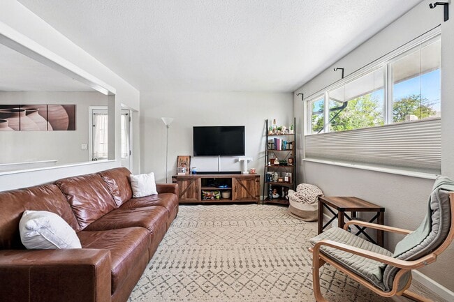 Building Photo - Updated 4-Bedroom Home with Large Backyard...