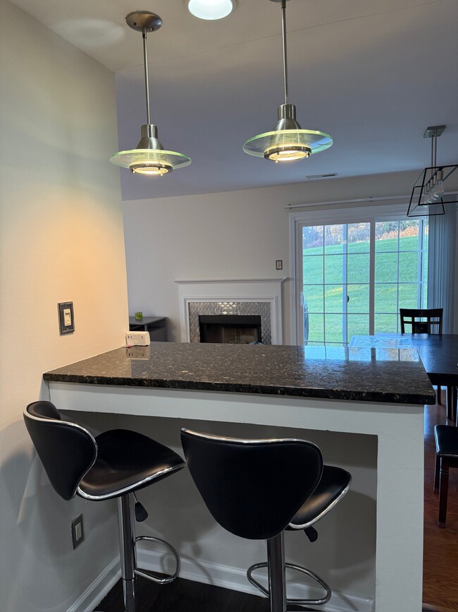 Building Photo - 481 Stoneglen St