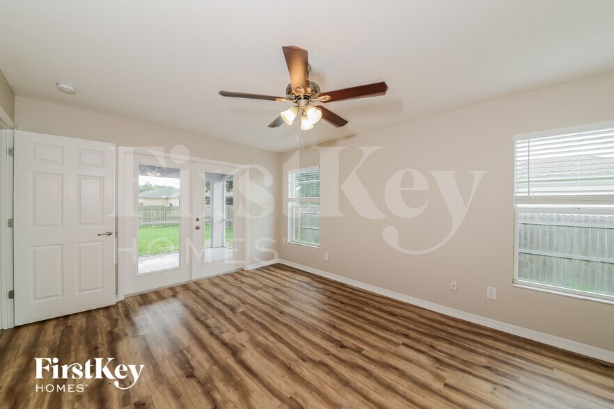 Building Photo - 6177 Hollywood Ave