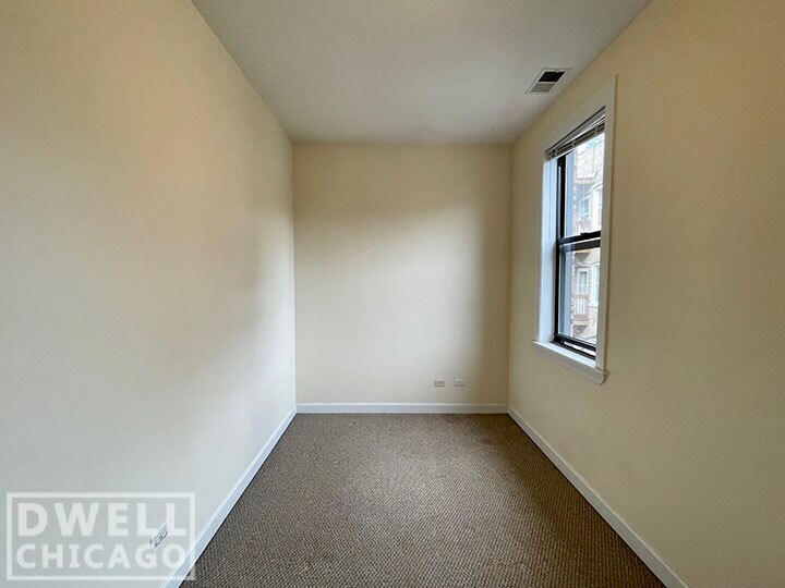 Building Photo - 4715 N Sheridan Rd