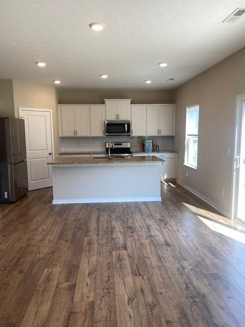 Building Photo - 314 Sandburg Dr
