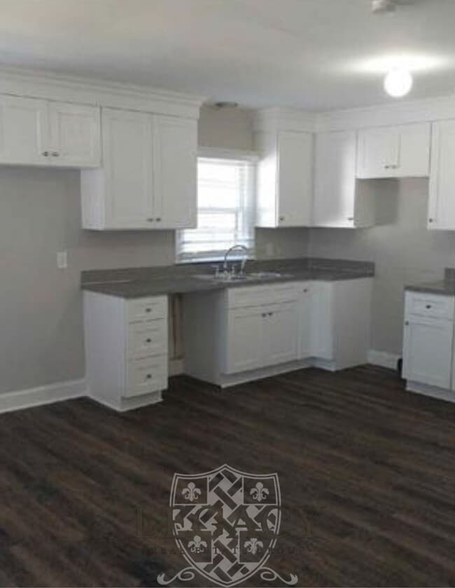 Building Photo - 210 W Lokey Ave