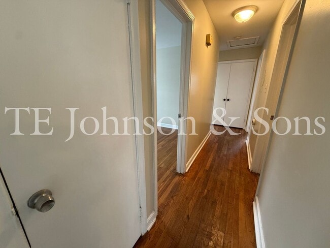 Building Photo - Charming 3 Bedroom Home with Hardwood Floors and Large Backyard in Winston-Salem