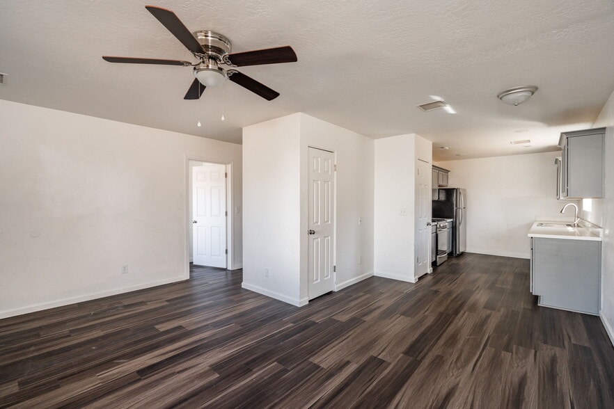 Building Photo - 408 w hillside ave