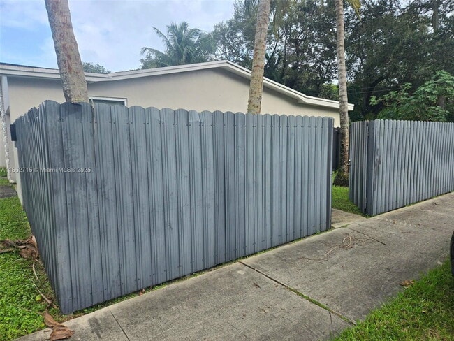 Building Photo - 900 NE 154th St