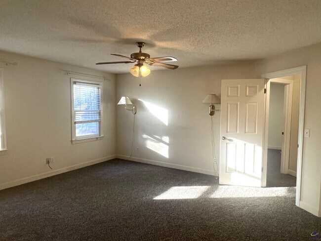 Building Photo - 115 Wedgewood Ct