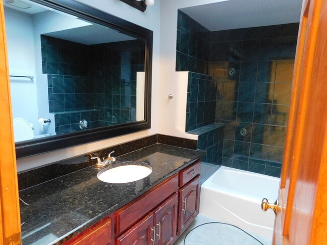 Building Photo - 16501 Nottingham Ct