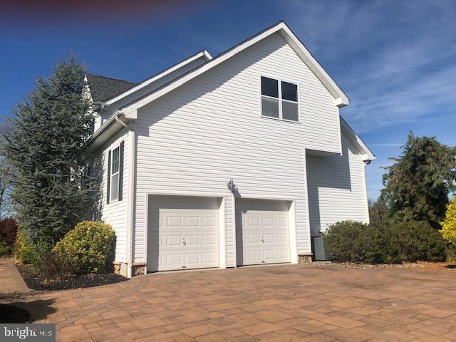 Building Photo - 306 Crescent Dr