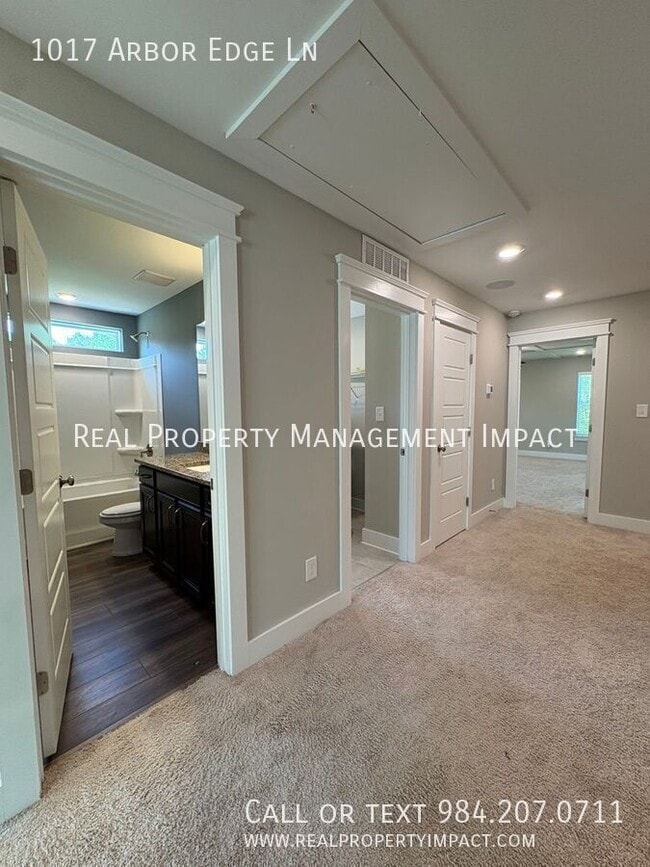 Building Photo - 1017 Arbor Edge Ln