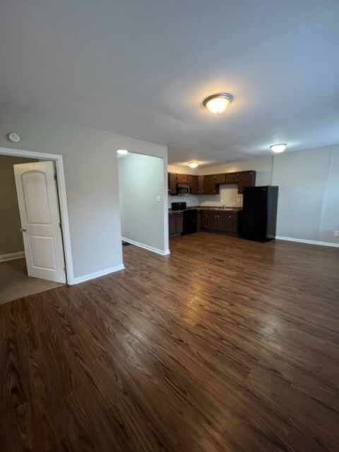 Building Photo - 350 E Hinman Ave