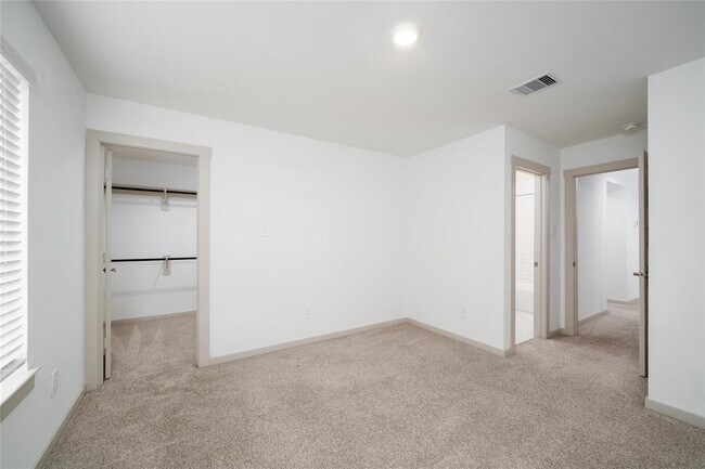 Building Photo - 29423 Red Rocks Pk Dr