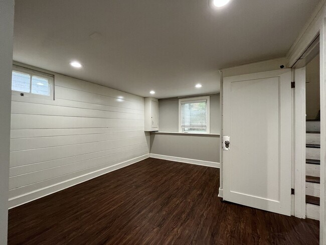 Building Photo - Stunning Rose City Park 5BD 2BA Home with Gas Fireplace Updated Finishes, Air Conditioning & Laun...