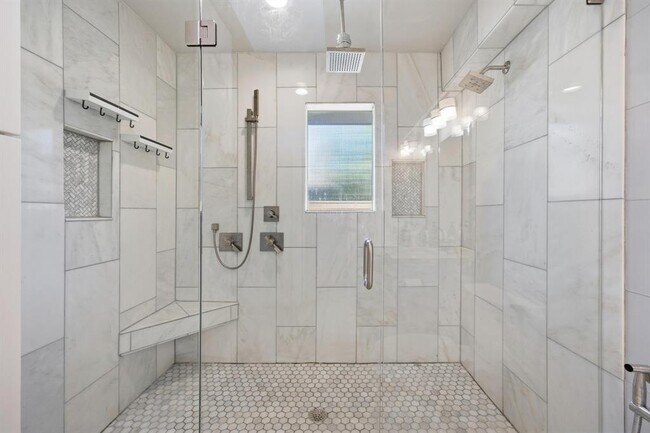 Building Photo - 9707 Bordeaux Ln