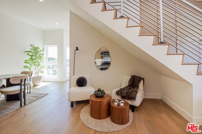 Building Photo - 611 N Virgil Ave