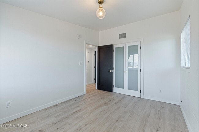 Building Photo - 227 S Ave B