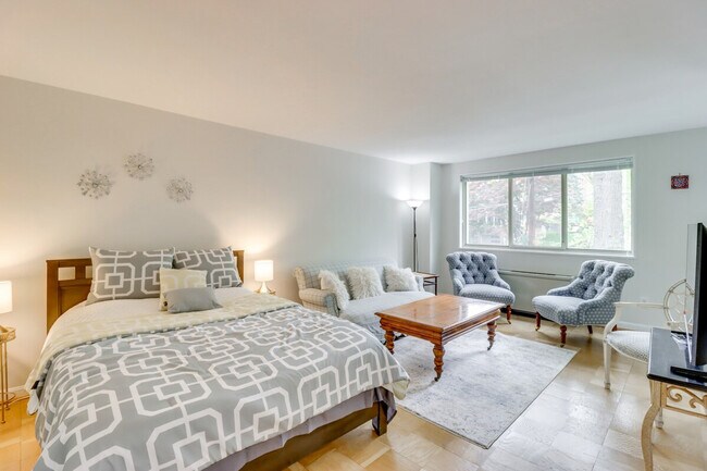 Building Photo - 2710 Macomb St NW