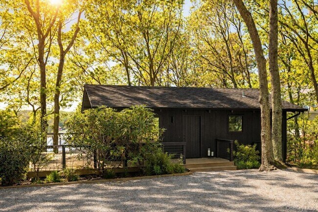 Building Photo - 15 Lake View Ct