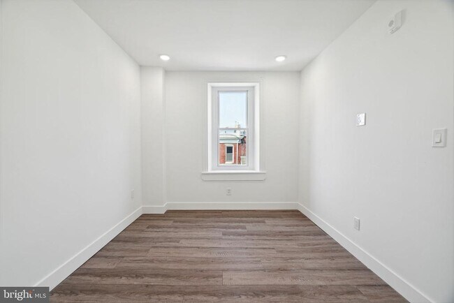 Building Photo - 5164 Ridge Ave
